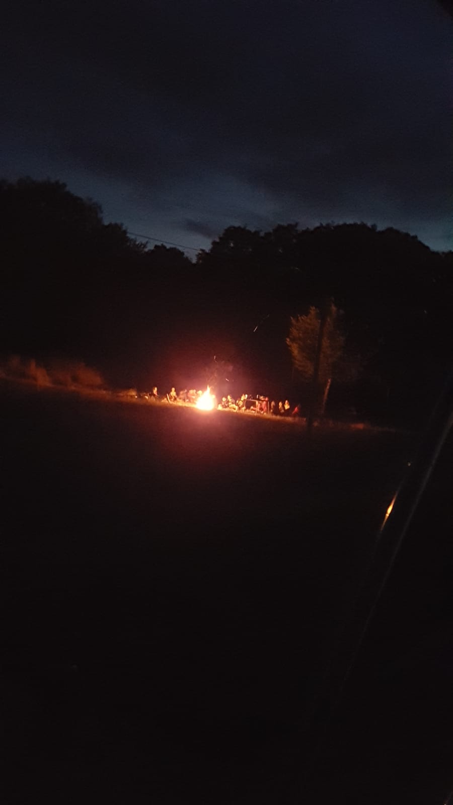 Feu de camp par une colonnie fluviale